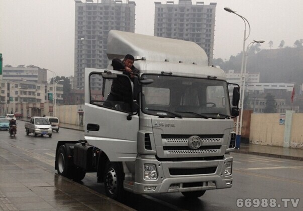 國Ⅳ 4×2 港口碼頭牽引車 STQ4181L02Y4N4型牽引汽車